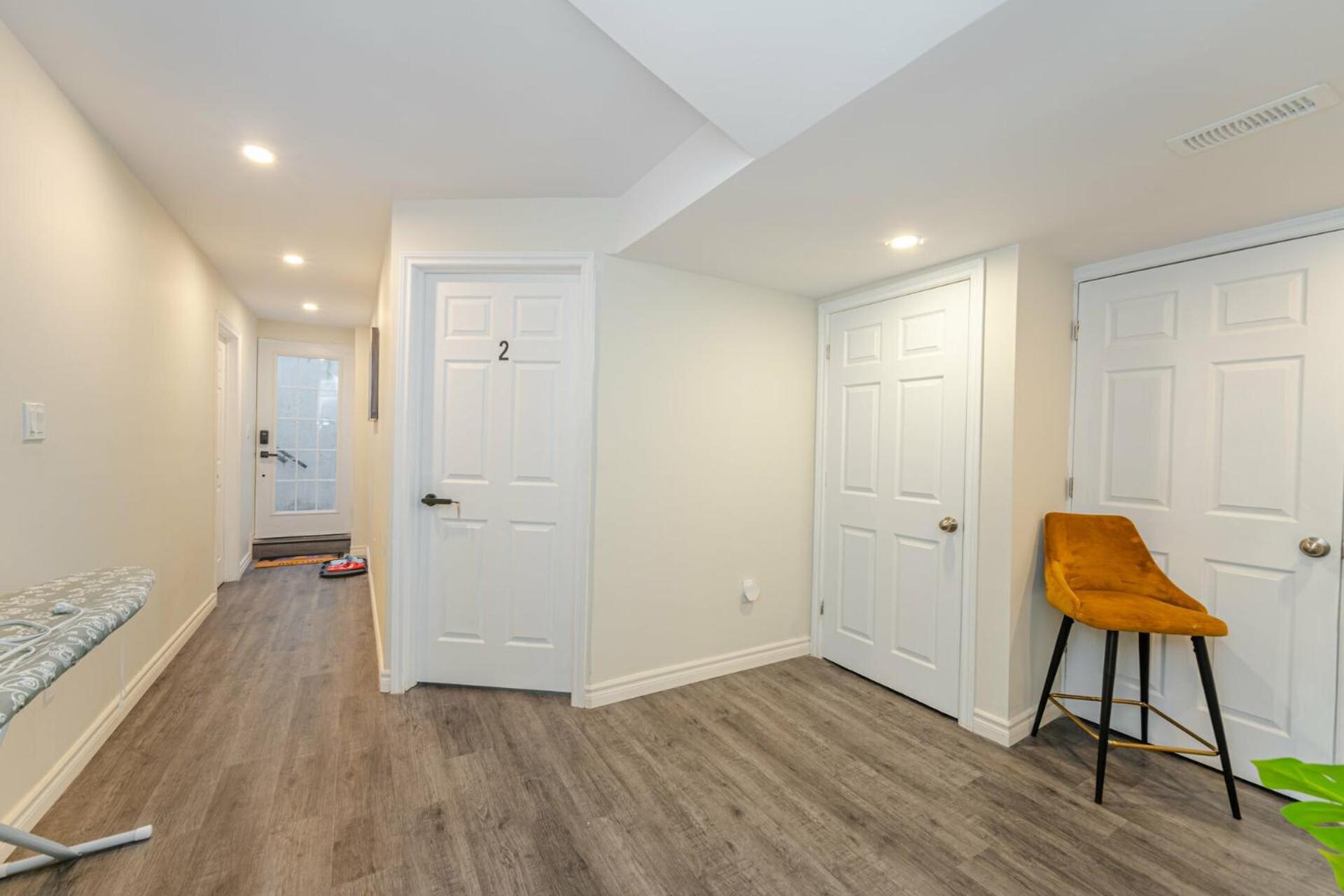 Private Basement Bedrooms In Oakville Luaran gambar