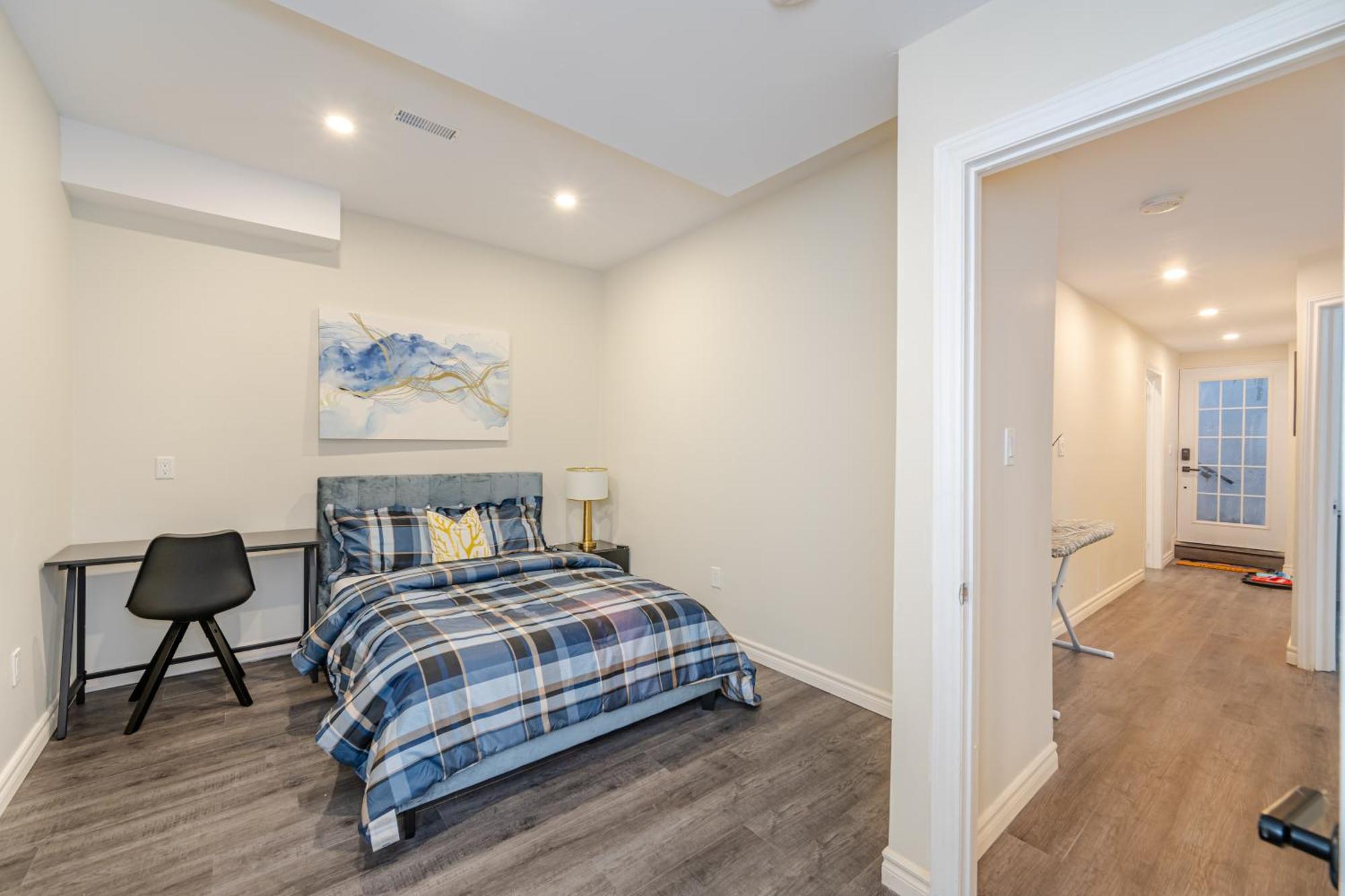 Private Basement Bedrooms In Oakville Luaran gambar