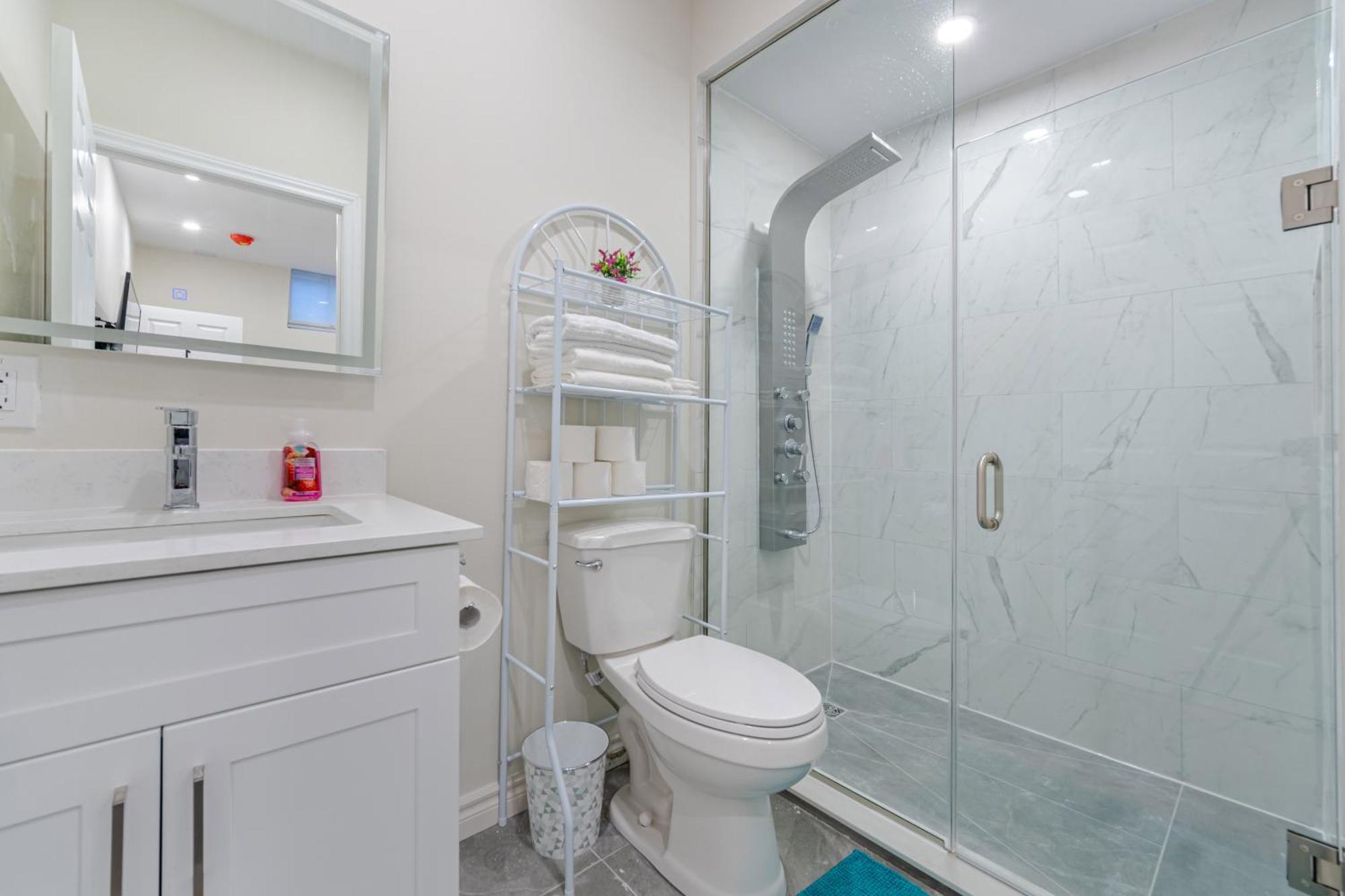Private Basement Bedrooms In Oakville Luaran gambar