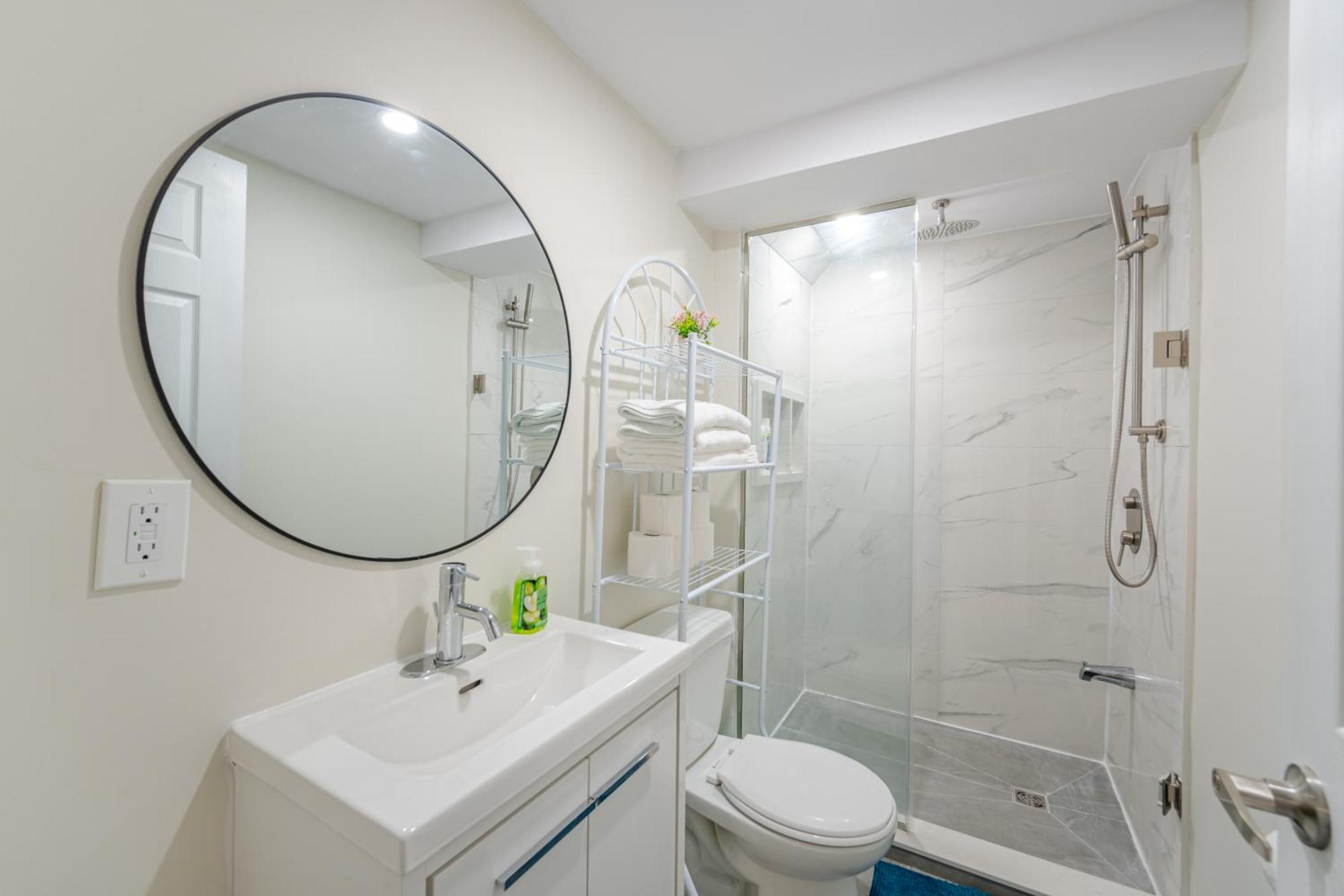 Private Basement Bedrooms In Oakville Luaran gambar