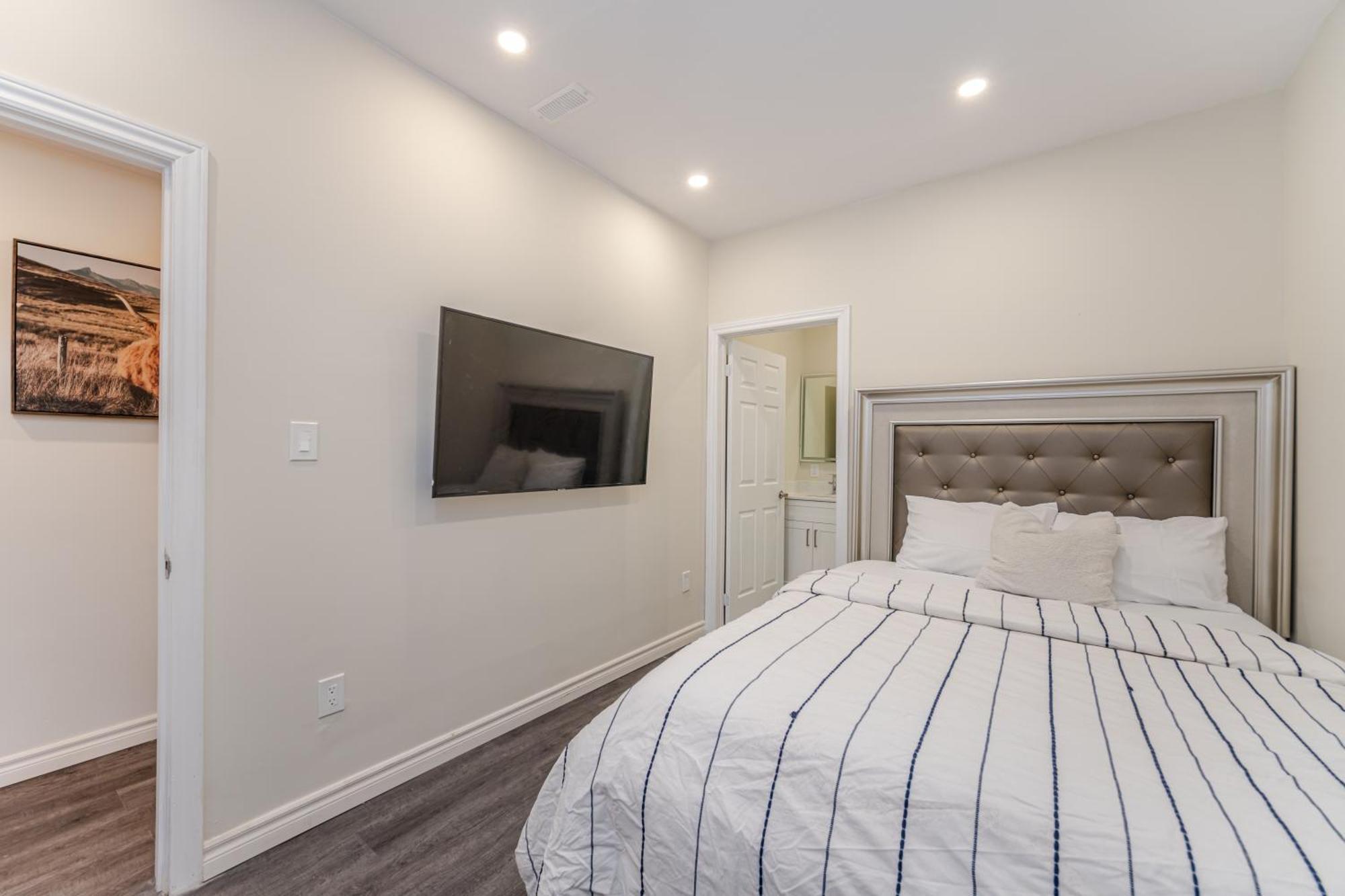 Private Basement Bedrooms In Oakville Luaran gambar