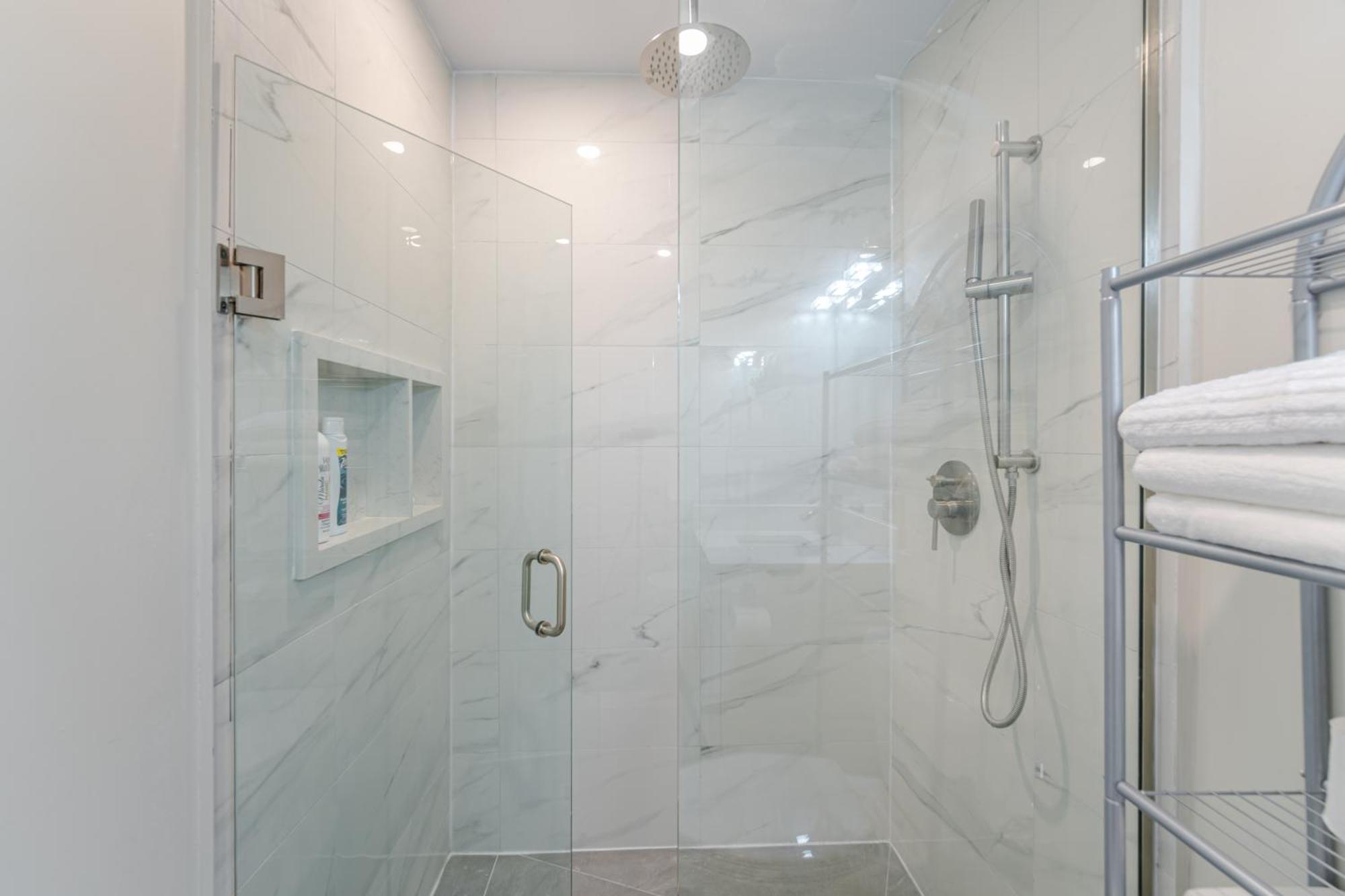Private Basement Bedrooms In Oakville Luaran gambar