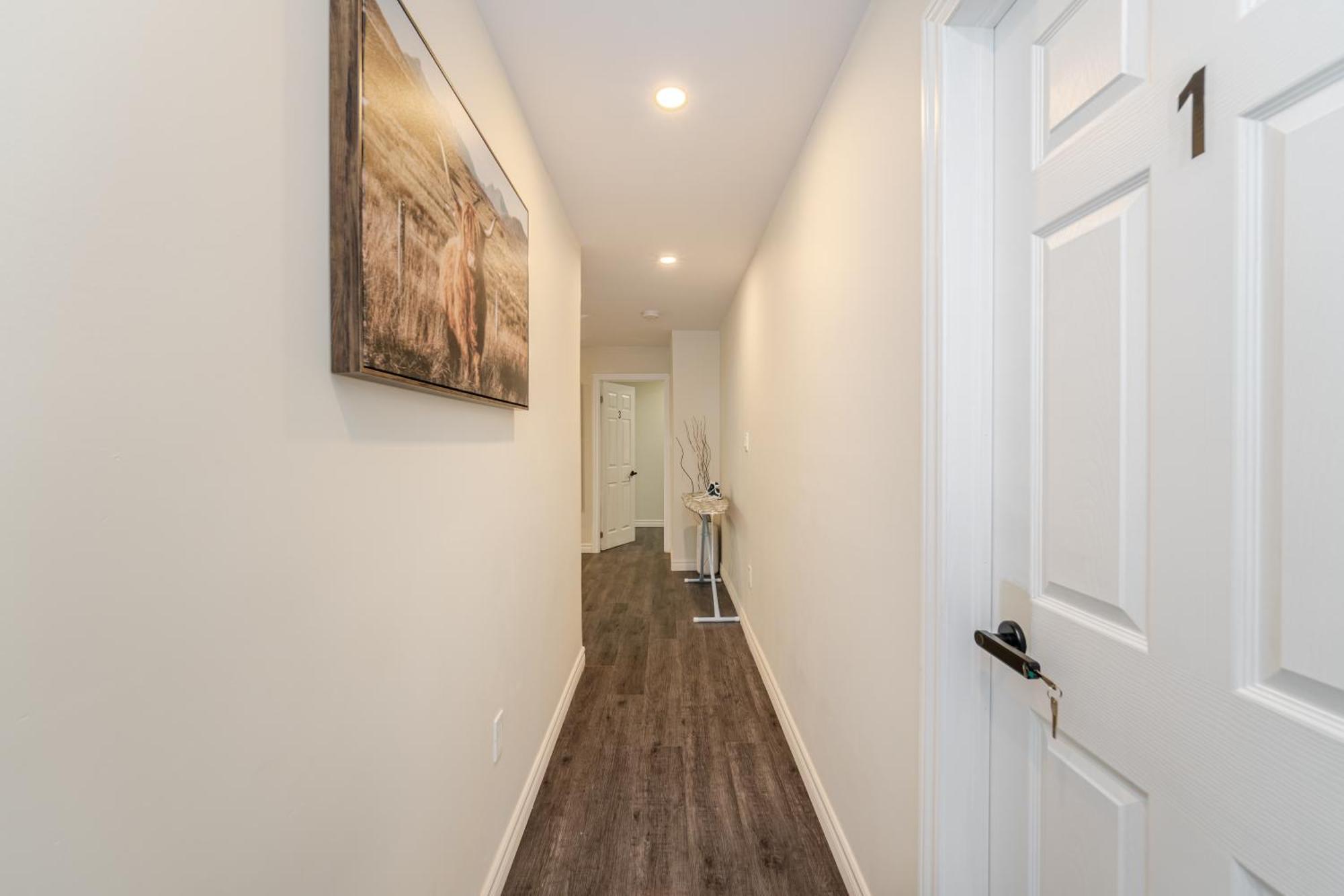 Private Basement Bedrooms In Oakville Luaran gambar