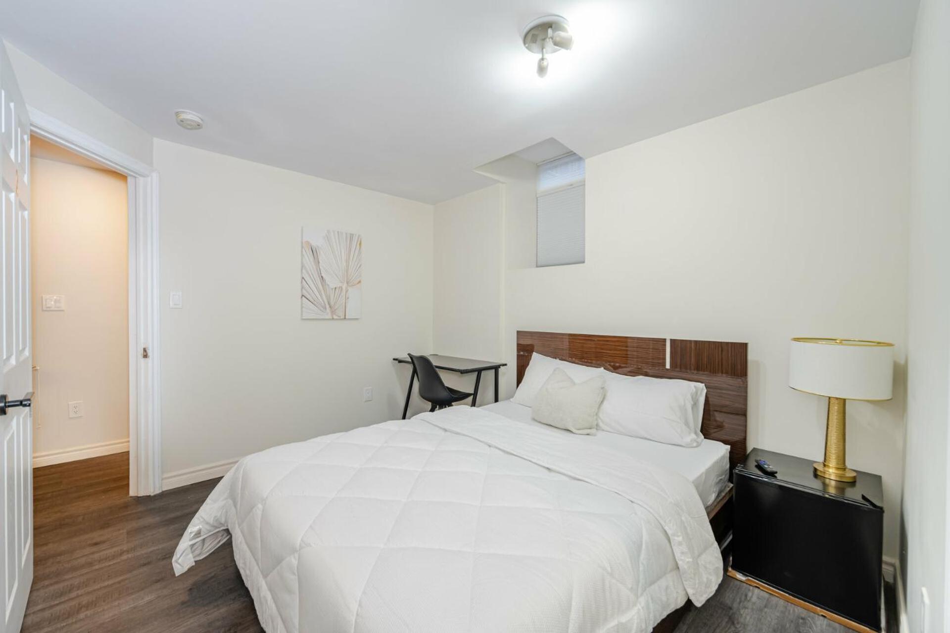 Private Basement Bedrooms In Oakville Luaran gambar