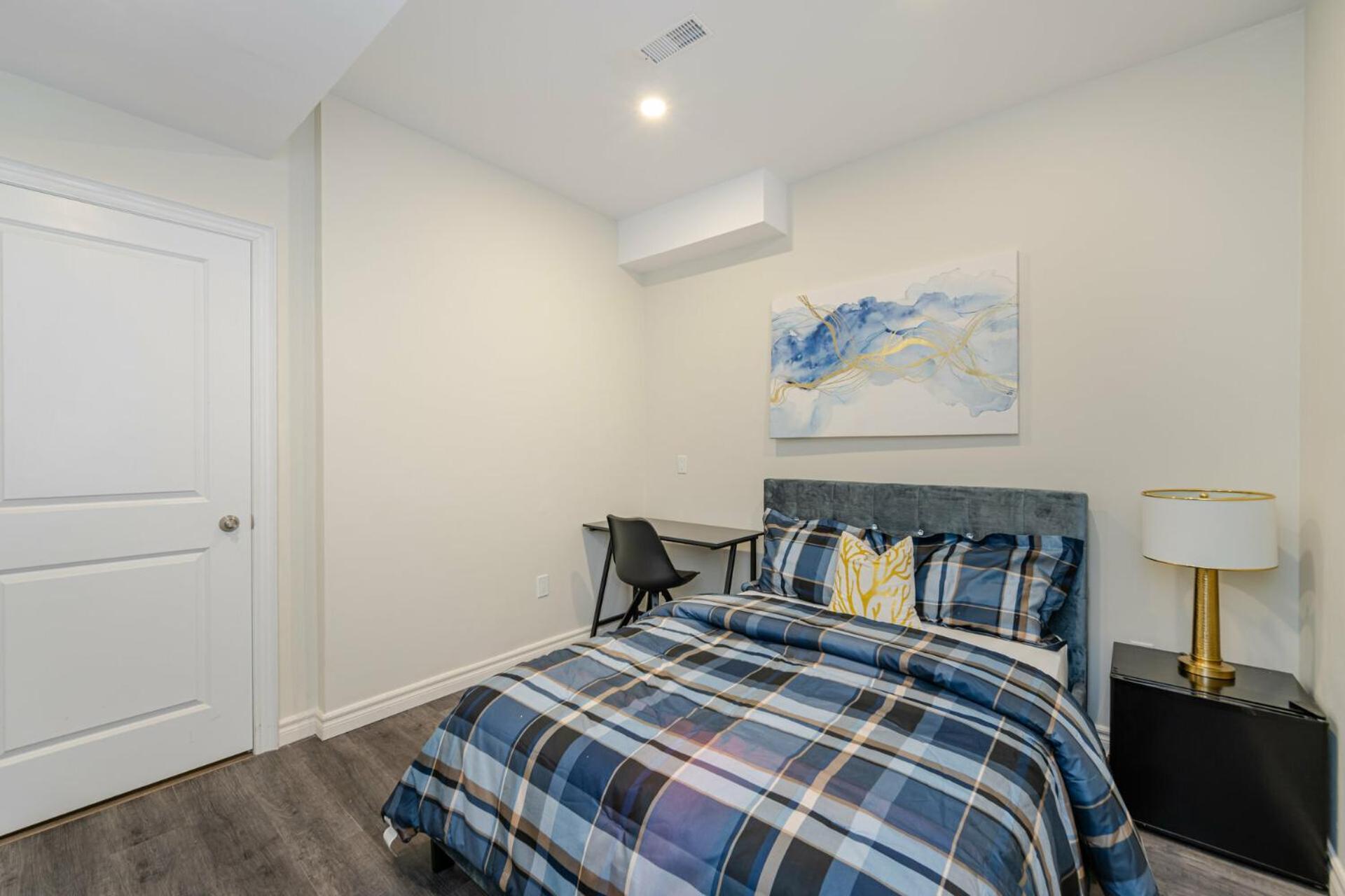 Private Basement Bedrooms In Oakville Luaran gambar